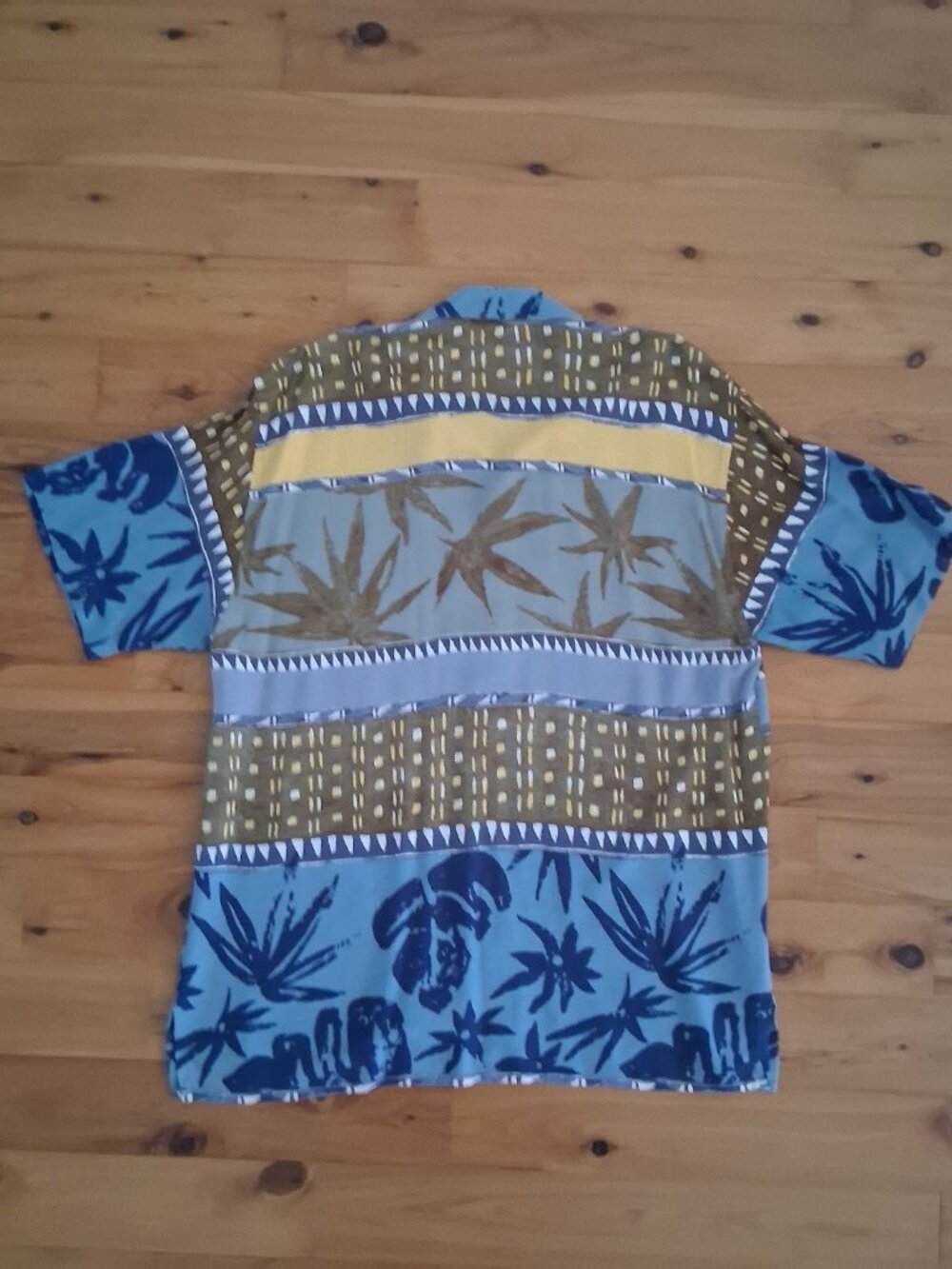 Men's short sleeve, tropical palm theme button down shirt